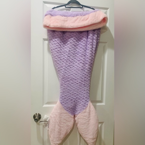 Mermaid Faux Fur Tail Blanket | OS - Picture 2 of 3